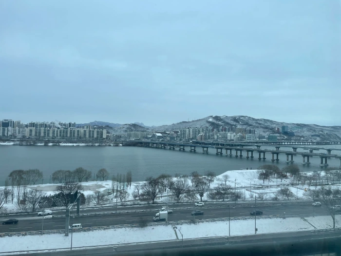 A snowy winter day. — photo 3